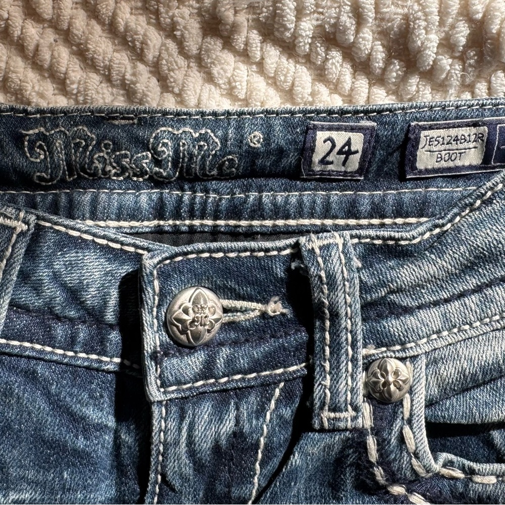 Miss Me Y2K Bootcut Jean Bling Embellished Distressed Silver Studs Size 24 - Picture 8 of 11